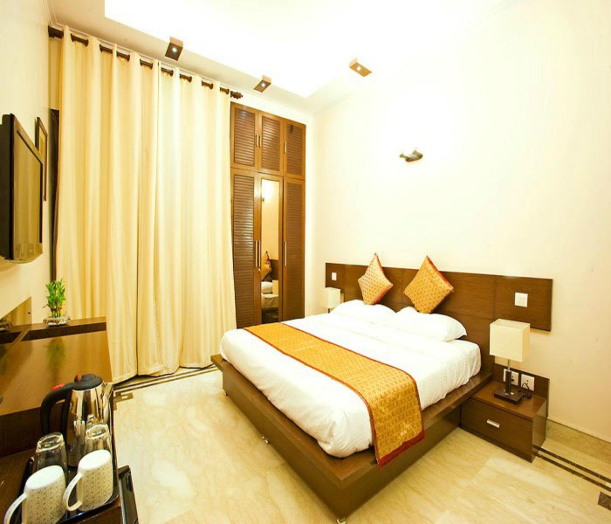 Evergreen Suites New Delhi Eksteriør billede